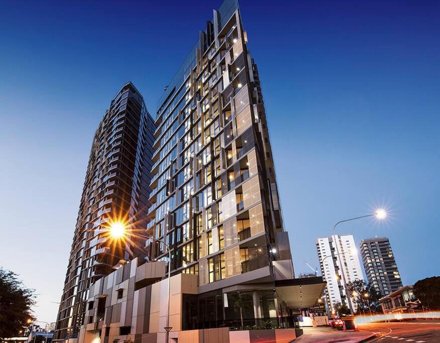 Apartment Southbank With Pool Cbd Hosted By Homestayz Brisbane