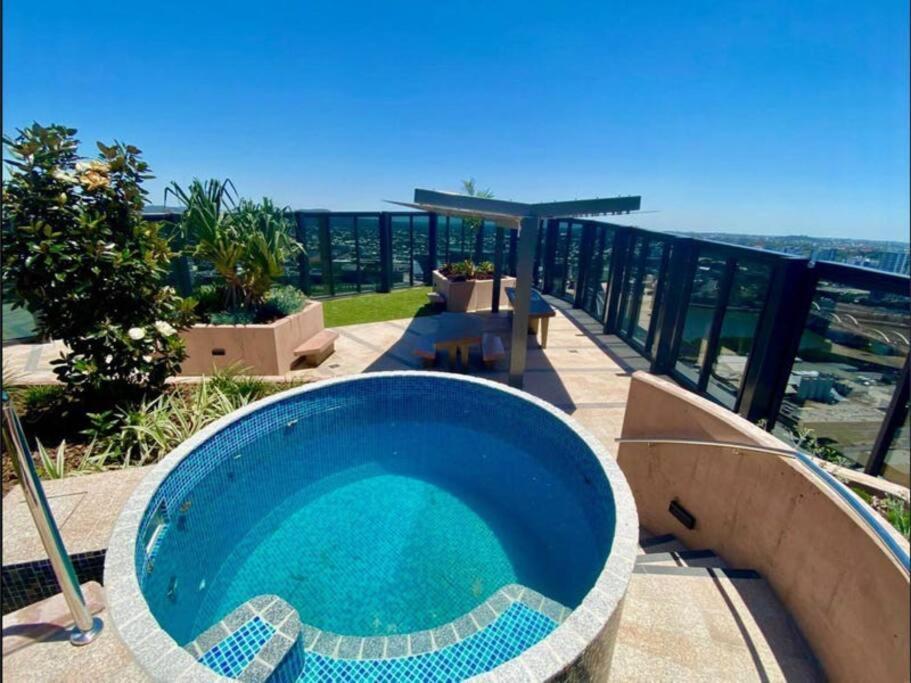 Southbank With Pool Cbd Hosted By Homestayz Apartment Brisbane