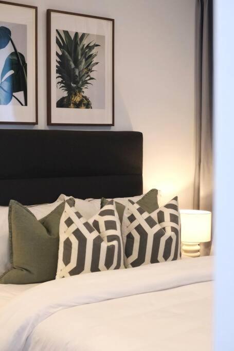 Apartment Southbank With Pool Cbd Hosted By Homestayz Brisbane