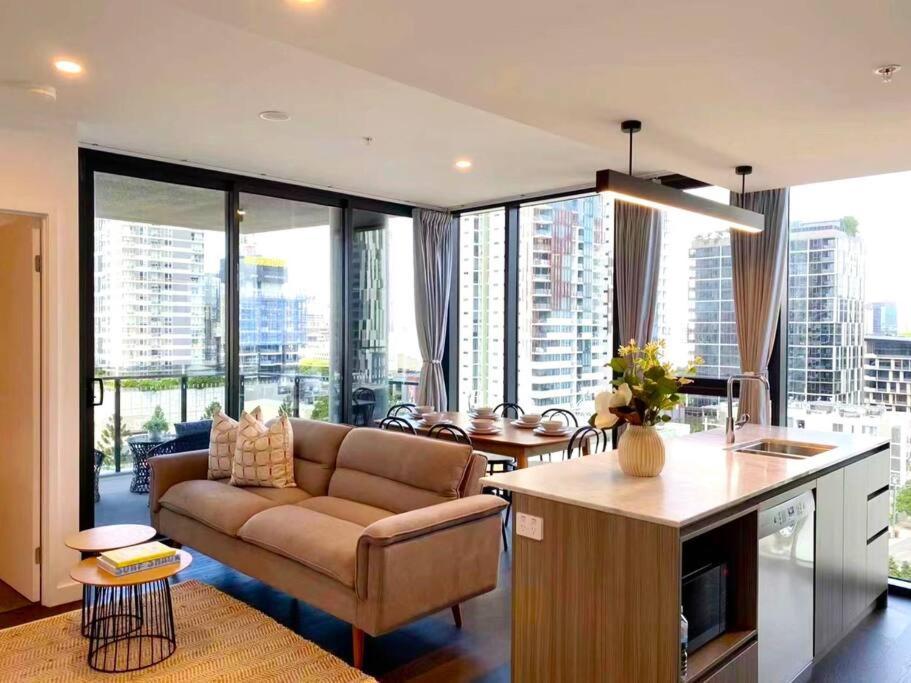 Apartment Southbank With Pool Cbd Hosted By Homestayz